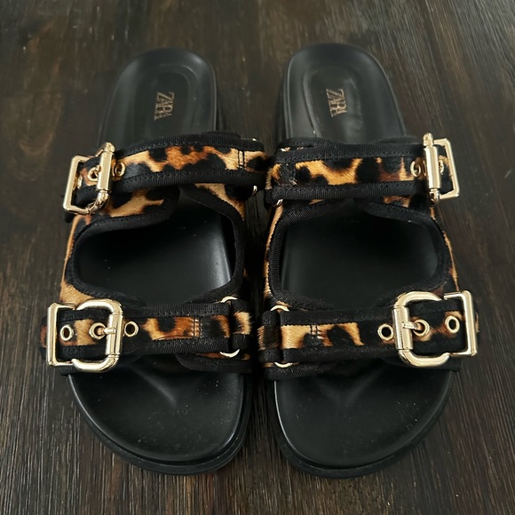 Zara slides - Picture 2 of 3